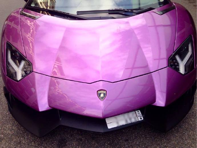 点击大图看下一张：一套电镀紫兰博基尼Aventador图片欣赏