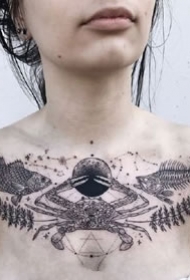 几张女性胸前的花胸纹身图片作品