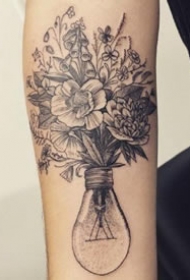 花朵在灯泡和瓶子里--黑色创意点刺花朵纹身图案作品