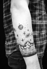 星球臂环：9张小手臂上的一组星球手环臂环纹身图案