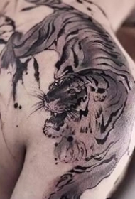 百兽之王老虎的一组霸气纹身图案欣赏