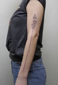 超简约长线条纹身图案--显得手臂和腿部很长的纹身