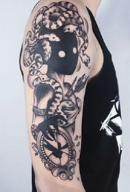 大臂大腿上的漂亮暗黑纹身图案作品