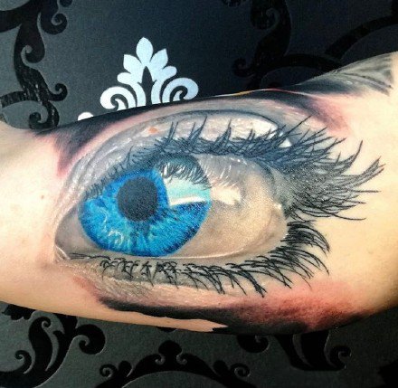 点击大图看下一张：拥有蓝色眼球的一组逼真写实3d眼睛纹身作品图案