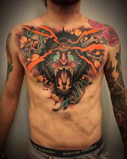 点击大图看下一张：男性手臂和前胸的一组新传统纹身图案