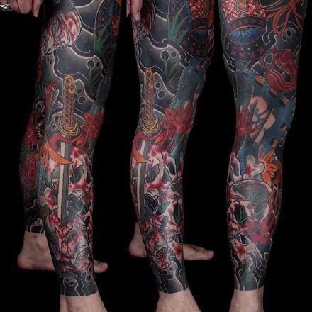 点击大图看下一张：传统风格的一组大花腿纹身图案9张