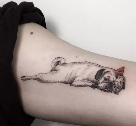 点击大图看下一张：和汪星人相关的一组宠物狗狗纹身图案