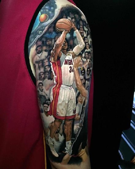 点击大图看下一张：国外篮球明星的一组写实肖像纹身图案
