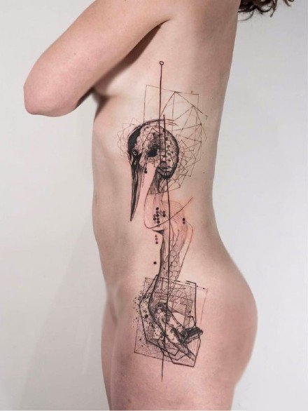 点击大图看下一张：飘逸点线设计风格的一组创意纹身图案欣赏
