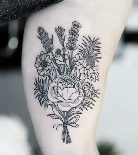 点击大图看下一张：手臂和大腿上适合的大幅点刺黑灰花卉纹身图案欣赏