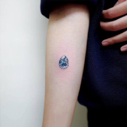 点击大图看下一张：很简单的一组简约珠宝钻石纹身图案欣赏