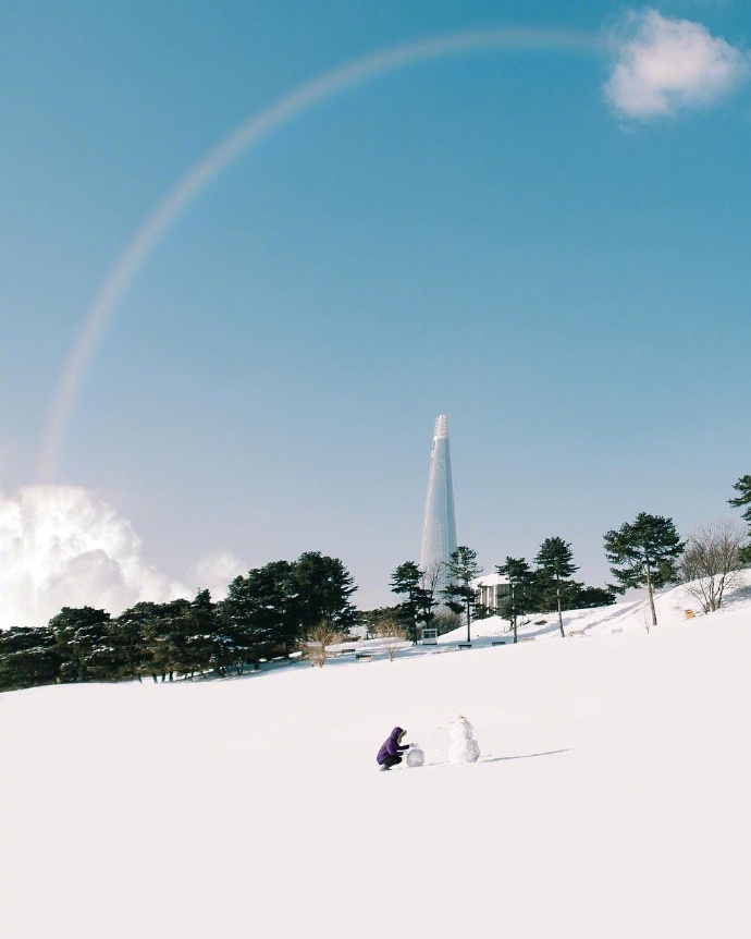 点击大图看下一张：白雪皑皑层峦叠嶂的雪山图片欣赏