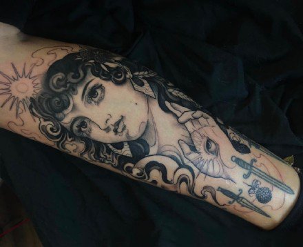 点击大图看下一张：手臂人像女郎：欧美纹在胳膊上的女郎人像纹身图案