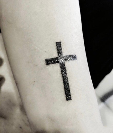 点击大图看下一张：小清新十字架：18张很小清新的简约创意十字架纹身图案