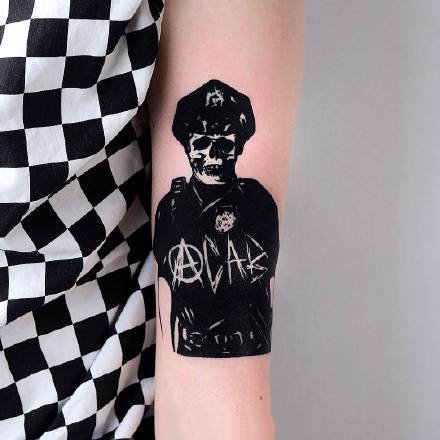 点击大图看下一张：深黑色的一组9张创意骷髅纹身图案欣赏