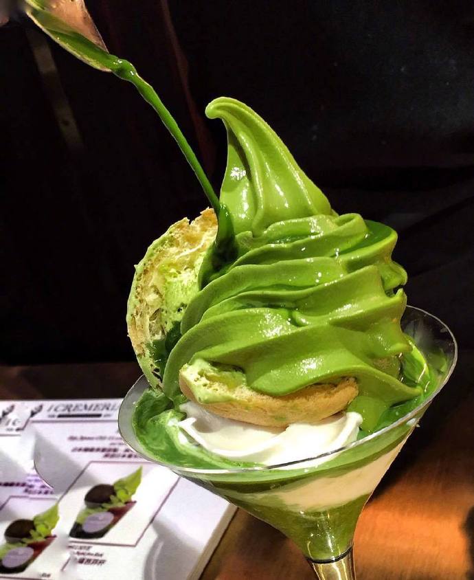 点击大图看下一张：绿油油的抹茶冰淇淋图片欣赏