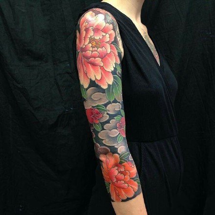 点击大图看下一张：传统的一组霸气花卉大花臂纹身图案欣赏