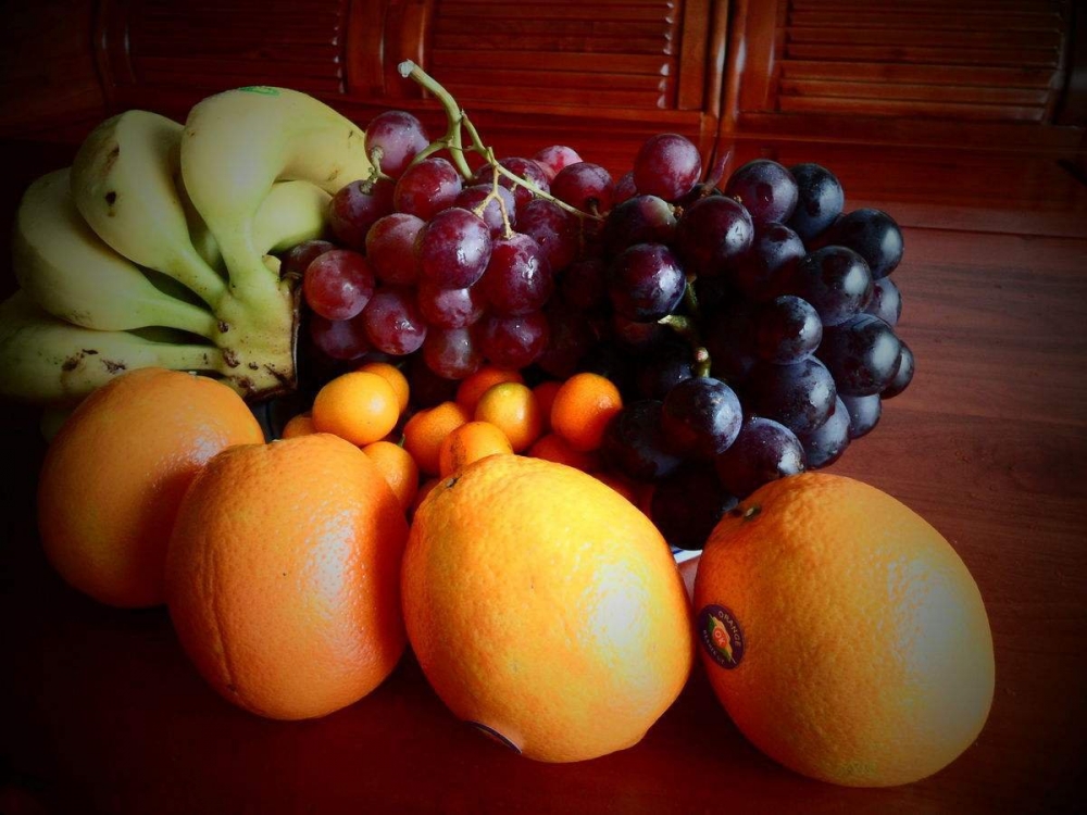 点击大图看下一张：新鲜营养又健康的水果拼盘