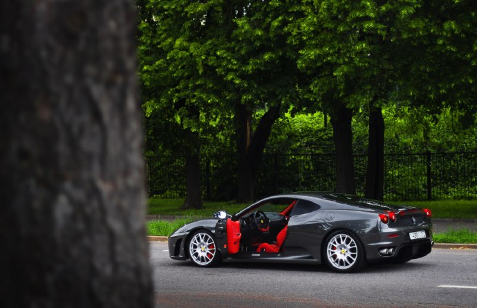 点击大图看下一张：深灰色法拉利Ferrari 430 分辨率：2560图片