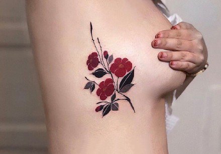 点击大图看下一张：适合女生的一组红色小花朵纹身图案欣赏