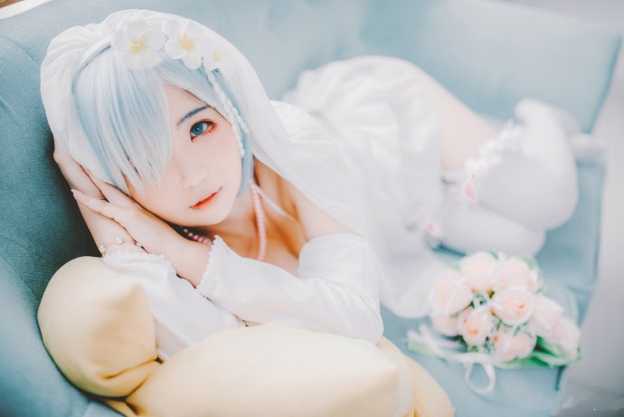 点击大图看下一张：白丝美腿少女cosplay性感新娘图片欣赏