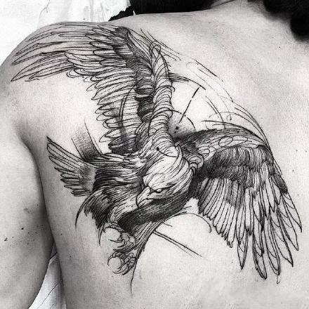 点击大图看下一张：帅气翅膀纹身：很个性帅气的一组9张翅膀纹身作品图案
