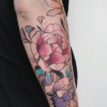 点击大图看下一张：纹在手臂上很好看的一组花卉纹身作品图片