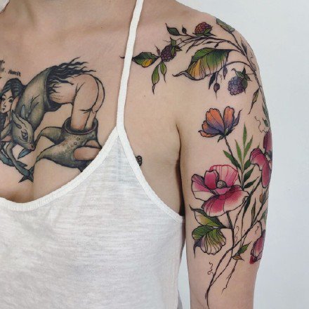 点击大图看下一张：纹在手臂上很好看的一组花卉纹身作品图片