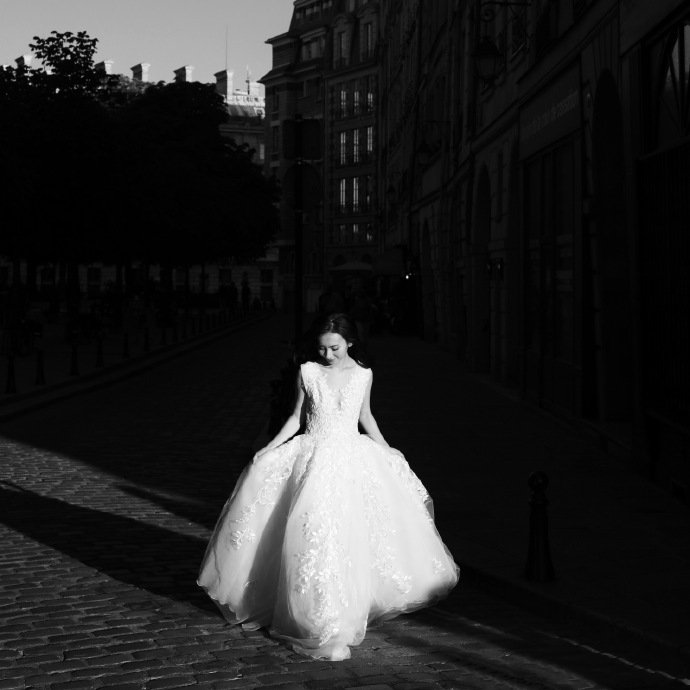 点击大图看下一张：David Lau风格巴黎婚纱拍摄图片欣赏