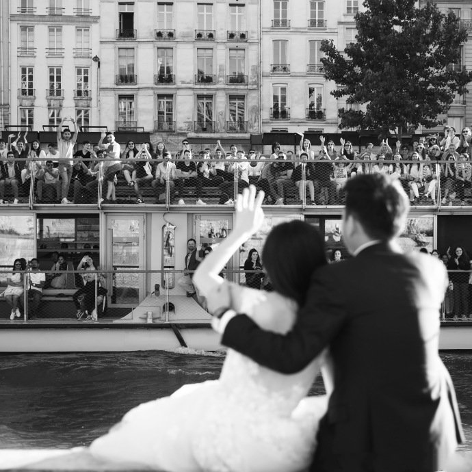 点击大图看下一张：David Lau风格巴黎婚纱拍摄图片欣赏