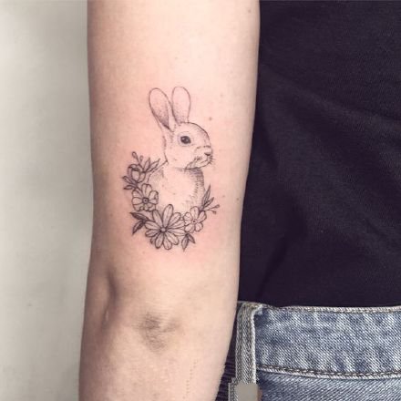 点击大图看下一张：小兔子纹身：黑灰色的9张小兔子纹身作品9张