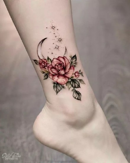 点击大图看下一张：小腿玫瑰花纹身：9张小腿上漂亮的一组玫瑰花纹身图案