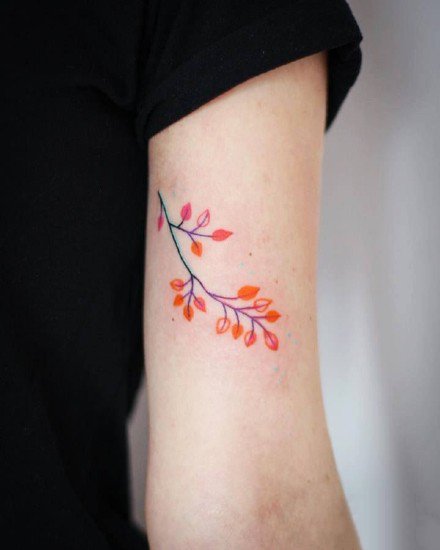 点击大图看下一张：小手臂上小清新的花朵纹身图片9张