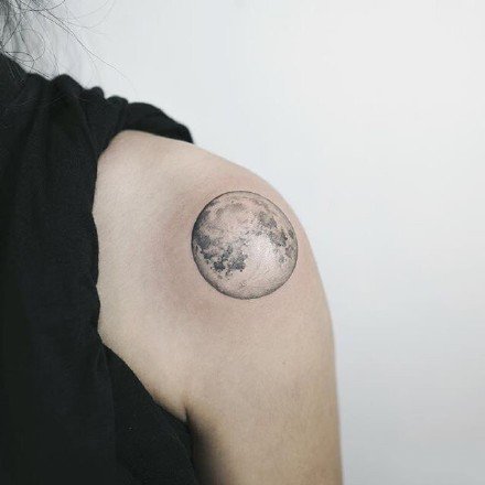 点击大图看下一张：18张月亮星球元素组成的一组创意纹身图案