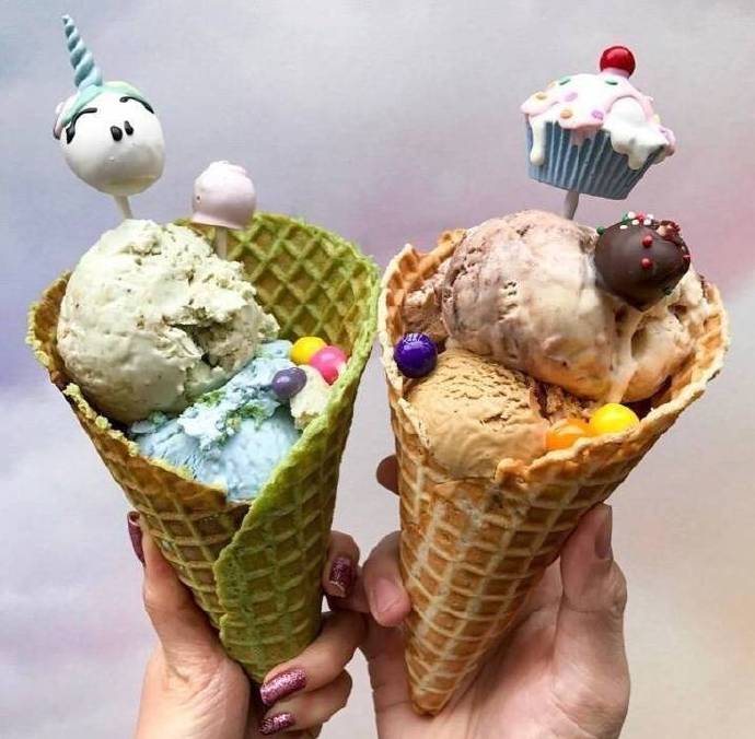点击大图看下一张：五颜六色特别好看的冰淇淋