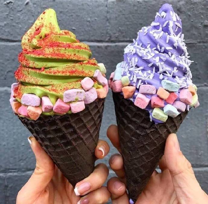 点击大图看下一张：五颜六色特别好看的冰淇淋