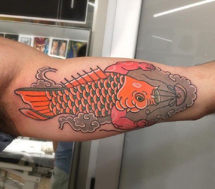 点击大图看下一张：被挂住鱼嘴的一组才创意鱼纹身图案作品