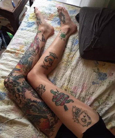 点击大图看下一张：花腿作品：性感的一组女性花腿纹身图片欣赏