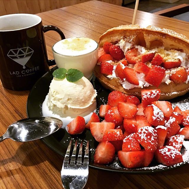 点击大图看下一张：酸酸甜甜加上奶油味的草莓华夫饼