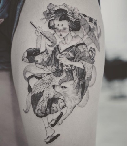 点击大图看下一张：黑灰插画风格的艺伎女郎纹身作品图案