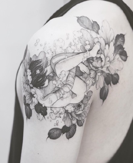 点击大图看下一张：黑灰插画风格的艺伎女郎纹身作品图案