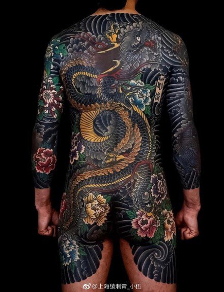 点击大图看下一张：霸气侧漏的一组男性花臂纹身图案欣赏