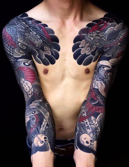 点击大图看下一张：霸气侧漏的一组男性花臂纹身图案欣赏