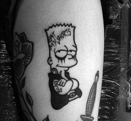 点击大图看下一张：黑灰色线条的一组卡通动画角色辛普森纹身图案