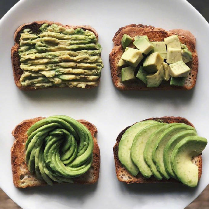 点击大图看下一张：水果面包搭配的营养减脂早餐