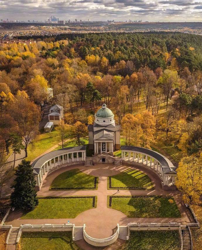 点击大图看下一张：俄罗斯的秋天，满目秋色，遍地金黄