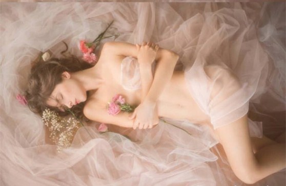 点击大图看下一张：超美梦幻系欧美女生人体诱惑写真图片