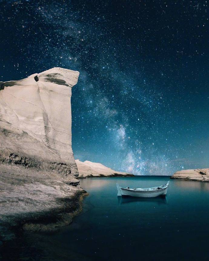 点击大图看下一张：希腊，星空大海的完美融合 ​​​​图片欣赏