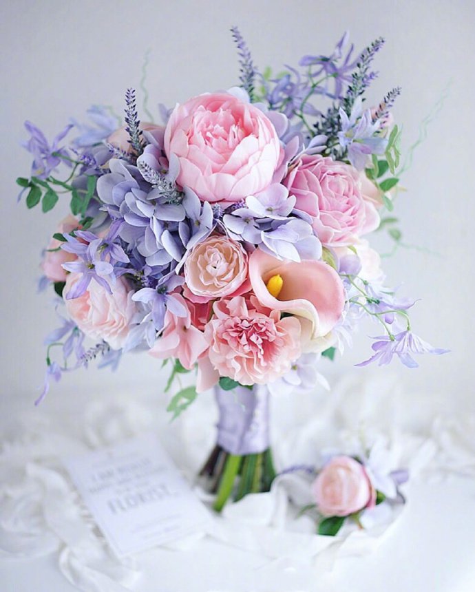 点击大图看下一张：粉色甜蜜，蓝色梦幻，紫色迷情的捧花