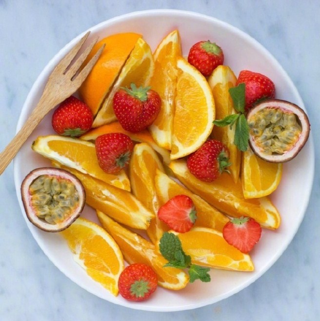 点击大图看下一张：自己也可以做的简单水果拼盘 养成每天吃的水果的好习惯